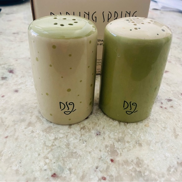 DARLING SPRING Ceramic Salt & Pepper Shakers Green Polka Dots Original Box - Picture 9 of 9